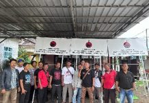 Kader Senior PDI Perjuangan Mingrum Gumay Berikan Bantuan Plang PAC dan Ranting di Terbanggi Besar