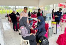 Sigap..!!…Si Dokkes Polres Mesuji Cek Kesehatan Petugas Pleno PPK saat Sidang