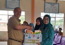 Ditengah Sembako Mahal, Pemkab Mesuji Berikan Bantuan Beras dan Bibit Cabai ke Masyarakat
