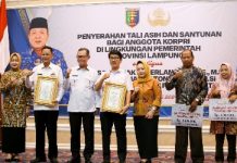 Sekdaprov Fahrizal Lepas Kepala Bapenda Adi Erlansyah dan Kepala Balitbangda Hamartoni Ahadis Memasuki Masa Purnabakti
