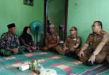 Pj Bupati Sulpakar dan Kadisdik Mesuji Takziah ke Rumah Rosi Korban Pembunuhan