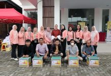 Dharma Wanita Persatuan Biro Adpim Pemprov Lampung Bagikan Takjil Gratis