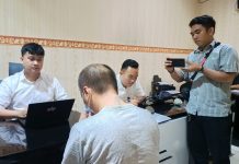 Kedapatan Belanjakan Upal, Wang Ming Warga Keturunan Thionghoa Diserahkan Ke Polisi