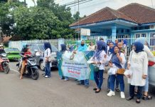 IKWI dan PWI Lampung Utara Bagi – Bagi Takjil