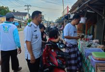 Bersama Camat RJU, Puskesmas Panggung Jaya Cek Jajanan Takjil