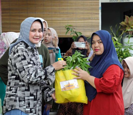DWP OPD Pemprov Lampung, Berikan Bantuan Program Siger kepada Warga Sumur Batu Bandarlampung