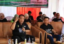 Gubernur Arinal Dialog Interaktif dengan Petani di Pringsewu, Ibu Riana Beri Bantuan Sembako dan Bedah Rumah.