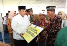 Gubernur Arinal Djunaidi Hadiri Pengajian Bersama Masyarakat Tanggamus dan Berikan Sejumlah Bantuan