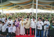 Gubernur dan Ibu Riana ikuti Pengajian Akbar Pemerintah Provinsi Lampung di Stadion Sukung Kotabumi