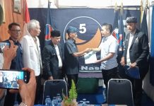 Mantan Wabup Ardian Saputra Kembalikan Formulir Pendaftaran Balon Bupati