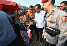 Pj. Gubernur Samsudin Dampingi Presiden Joko Widodo ke Pasar Sentral Kota Bumi
