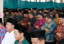 Pj. Gubernur Samsudin Salat Jum’at Bersama di Masjid Al-Hijrah Kota Baru
