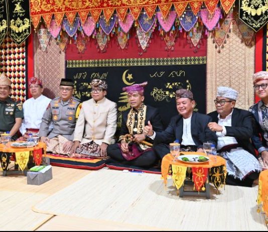 Penjabat Gubernur Lampung Hadiri Upacara Adat Angkon Anak