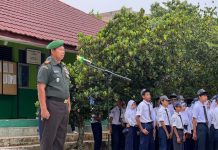 Danramil Kotabumi Pimpin Upacara Di SMPN 7