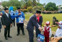 Peringati Upacara Sumpah Pemuda, Bupati dan Wakil Bupati Bagikan Seragam Sekolah Gratis dan Lounching Lima Program Unggulan