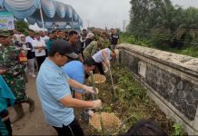 Bupati dan Wabup Lampung Utara Pimpin Jumat Bersih di Jalan KS Tubun
