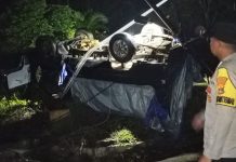 Mesin Mati Mendadak, Mobil Pickup Ringsek Tertabrak Kereta Api Babaranjang di Sungkai Utara