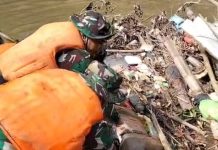 Anggota Koramil 412-04/Kotabumi Evakuasi Jenazah Warga Gapura yang Tenggelam di Sungai Way Sesah