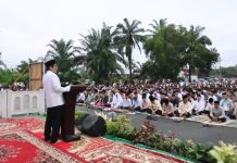 Bupati Hamartoni Ahadis dan Ribuan Warga Kotabumi Laksanakan Salat Id 1447 H di Stadion Sukung