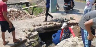 Geram Laporan Tak Mendapat Tanggapan, Warga Perbaiki Gorong-gorong Jebol Secara Swadaya