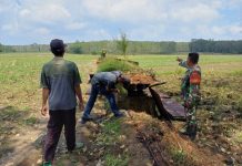 Respon cepat Babinsa Cek TKP Perusakan Saluran Irigasi Tersier di Tulang Bawang Barat.