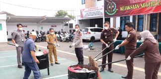 Barang Bukti Inkracht, Mulai dari Narkotika hingga Senjata Tajam di Musnahkan