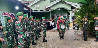 Isak Tangis Warnai Pemakaman Militer Peltu (Purn) Hairulloh di Tulang Bawang Barat