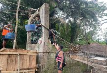 TNI Gunakan Trolli Gantung bawa Material Jembatan Perintis Garuda di Abung Pekurun.