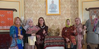 Ratusan Peserta HUT REI Kunjungi Dekranasda Lampung, Produk Kriya, Wastra dan Kuliner Jadi Daya Tarik