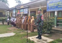 Babinsa Koramil 412-08/ABT Bekali Siswa SDN 03 Karya Sakti Bahaya Narkoba dan Pencegahan Kenakalan Anak.