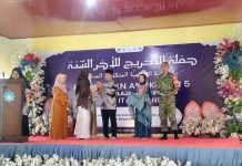 Babinsa Pelda Sukariaman Hadiri Perpisahan Siswa SMP IT Madani Candra Mukti, Berikan Motivasi Generasi Muda.