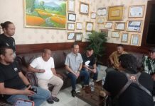 Dampingi Pelaku Penembakan Menyerahkan Diri, Wabup Romli Sampaikan Permohonan Maaf