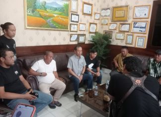 Dampingi Pelaku Penembakan Menyerahkan Diri, Wabup Romli Sampaikan Permohonan Maaf