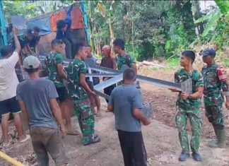 Perkuat Akses Dua Desa, Tim Jembatan Perintis Garuda Terima Tiang Utama Jembatan