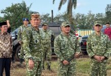 Sinergi TNI-Pemkab Lampura, Pangdam XXI/Radin Inten Tinjau Bersihkan Gulma di Bendungan Way Rarem
