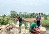Gotong Royong Pembongkaran Tiang Pondasi Jembatan Lama dan Perapihan Jalan Menuju Jembatan Perintis Garuda Pekurun