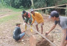 Wujudkan Impian Ribuan Warga, Koramil Kotabumi dan Masyarakat Gotong Royong Bangun Jembatan Perintis Garuda