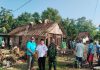 “Dukung Program Sosial Kemasyarakatan”, Babinsa Koramil 412-05/TBU Dampingi Pembongkaran Rumah Program RTLH BAZNAS Tubaba