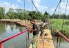 Semangat Kebersamaan dan Gotong Royong. Jembatan Perintis Garuda Desa Pekurun Masuk tahap Pemasangan Lantai Jembatan dan Pengecatan