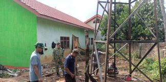 Babinsa Sertu Andi Safari, Koramil Kotabumi Kawal Pembangunan Sumur Bor di Ponpes Miftahul Huda