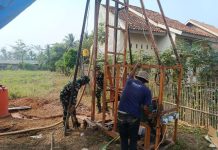 Tak Kenal Lelah, Satgas TMMD ke-129 Kodim 0412/LU dan Tukang Berpacu Selesaikan Sumur Bor untuk Masyarakat Desa Baru Raharja