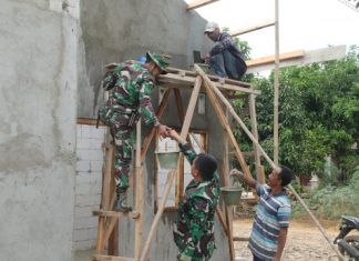 Hari ke-16 TMMD Ke-129, Plester Dinding Rumah Sandri Terus Dikebut Menuju Rampung 100 Persen