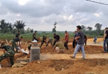 Warga Kompak Rapikan Timbunan Gorong-Gorong, Wujudkan Akses Jalan Penghubung Dua Kecamatan
