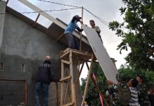 Pemasangan Atap Asbes RTLH Dikebut, Harapan Baru Sandri Mulai Terlihat Nyata