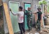 Lengkapi Privasi MCK, Satgas TMMD Kodim 0412/LU Rampungkan Pemasangan Pintu di Desa Baru Raharja