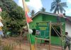 MANTAP! Satgas TMMD 129 Kodim 0412/Lampung Utara dan Warga Gotong Royong Cat Risplang Rumah Ibu Wagiem