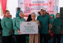 Canangkan Desa TAPIS dan Luncurkan Sekolah Lansia di Kampung Rukti Endah, Ketua TP PKK Lampung Dorong Pembangunan SDM Dimulai dari Desa