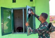 Penyelesaian Akhir RTLH TMMD Ke-129, anggota Satgas Bersihkan dan Rapikan Rumah Milik Sandri