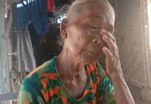 Tak Sanggup Tahan Tangis, Ibu Landep Usia 69 Tahun Terima Bantuan Bedah Rumah TMMD Desa Baru Raharja
