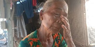Tak Sanggup Tahan Tangis, Ibu Landep Usia 69 Tahun Terima Bantuan Bedah Rumah TMMD Desa Baru Raharja